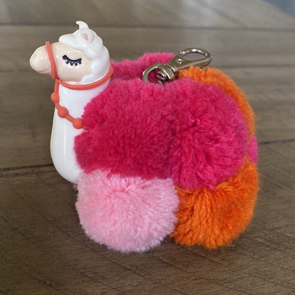 - Bath and Body Works ID and sanitizer holder llama - Picture 4 of 6